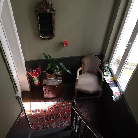 瓦康迪罗吉斯法哈洛比旅馆 2*